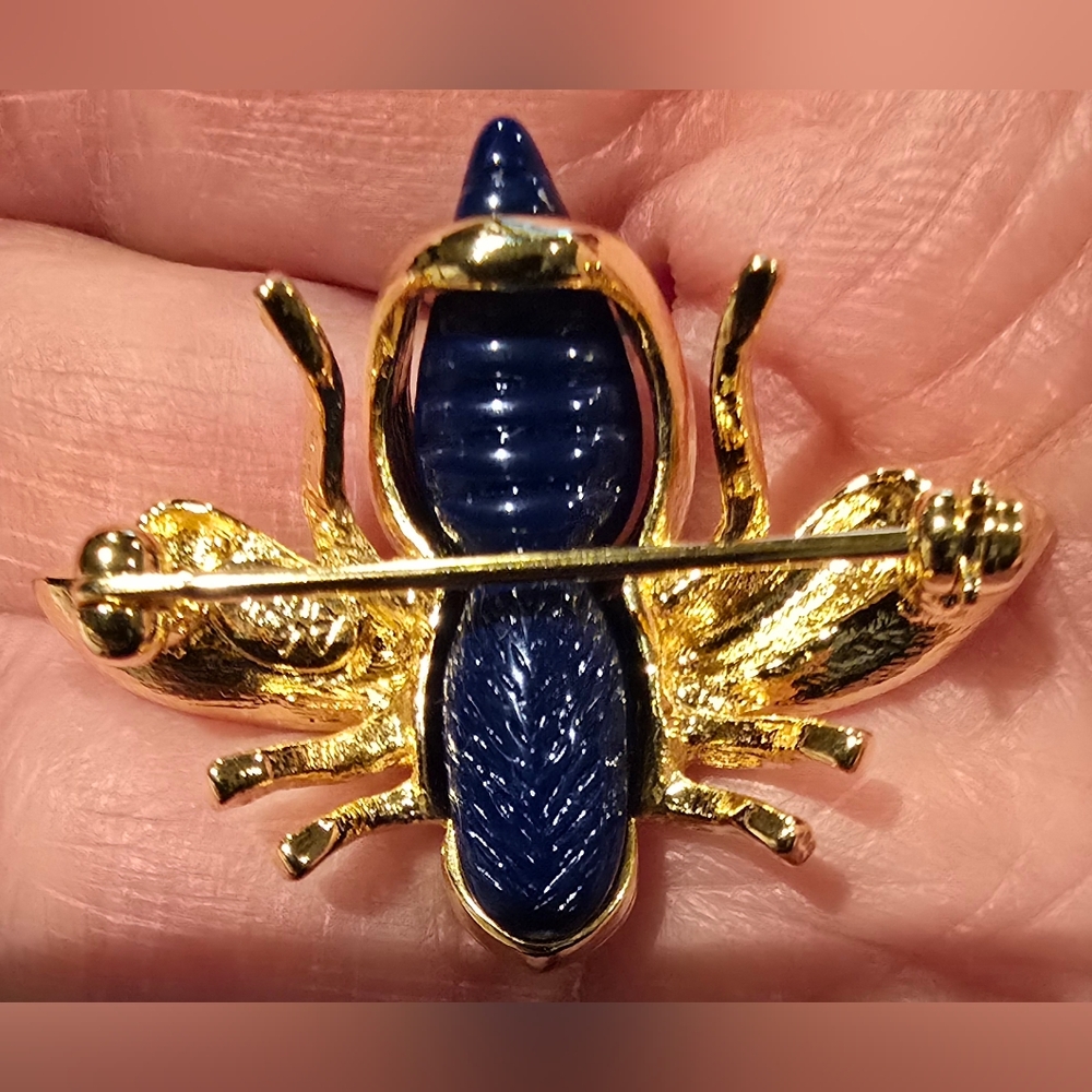 Joan Rivers Bee Brooch - Picture 5 of 5